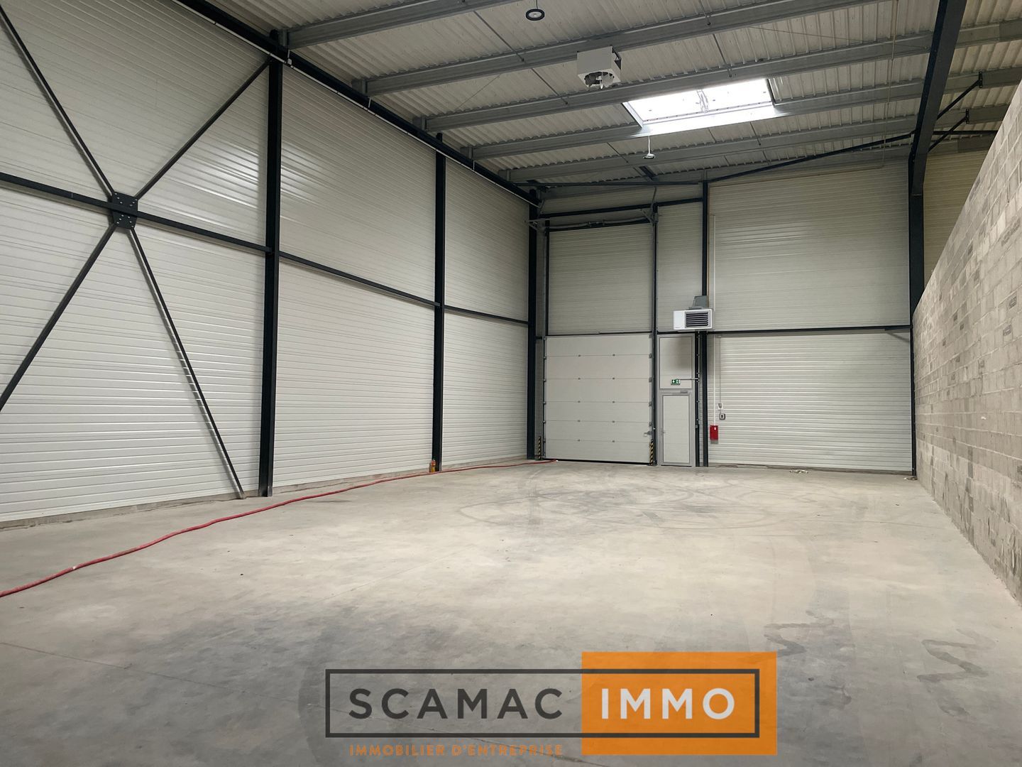 local d'activités de 1 278m², Moissy-Cramayel (Seine-et-Marne)