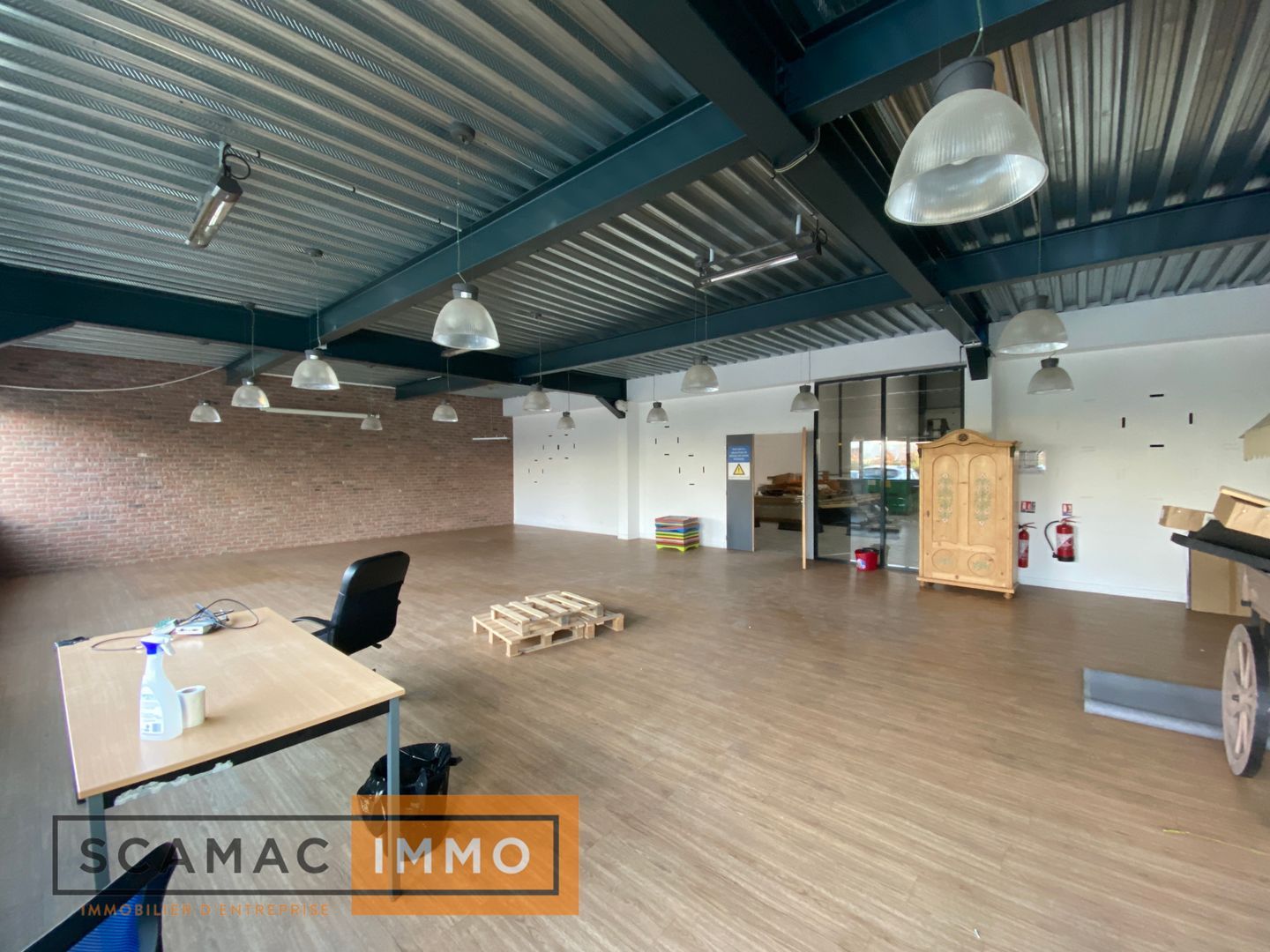 local d'activités de 3 036m², Moissy-Cramayel (Seine-et-Marne)