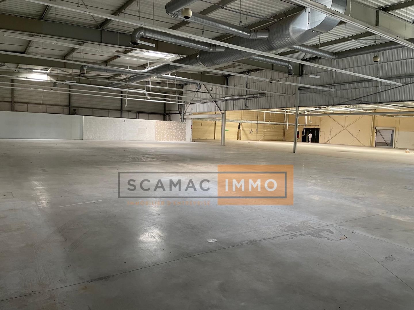 local commercial de 2 130m², La Garde (Var)