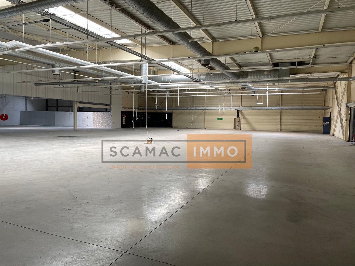 local commercial de 2 130m², La Garde (Var)