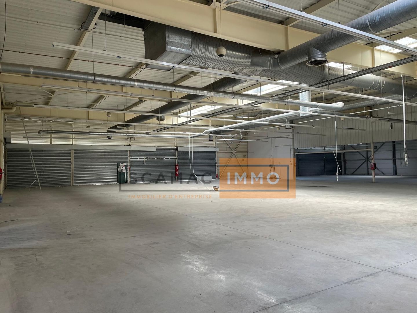 local commercial de 2 130m², La Garde (Var)