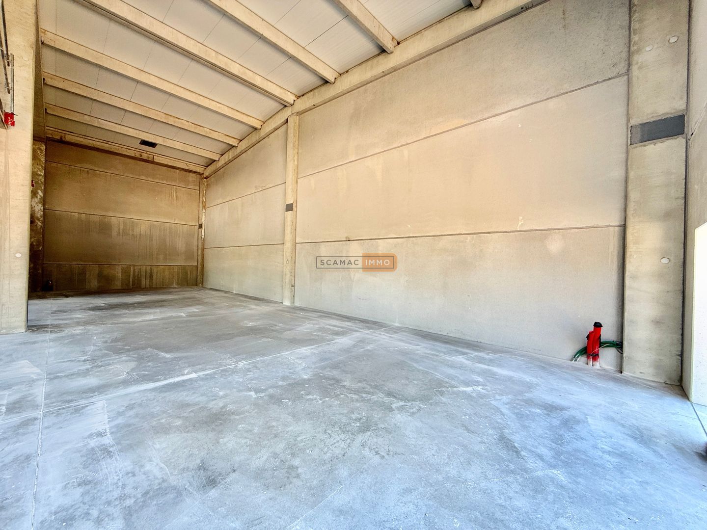 entrepôt de 136m², Le Muy (Var)