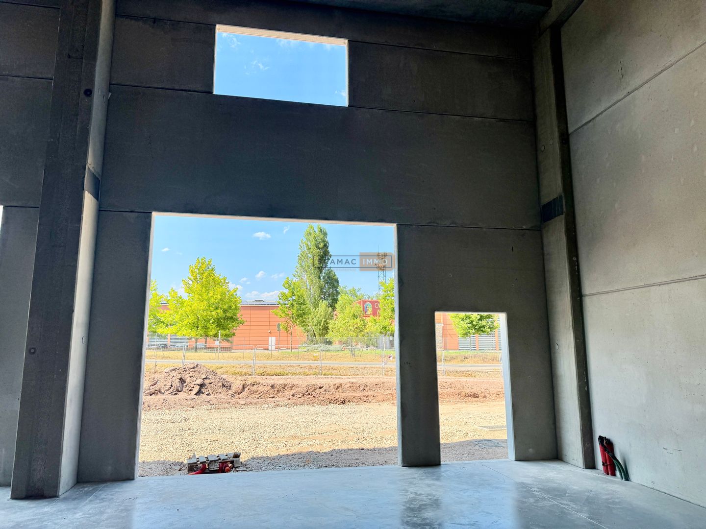 entrepôt de 136m², Le Muy (Var)