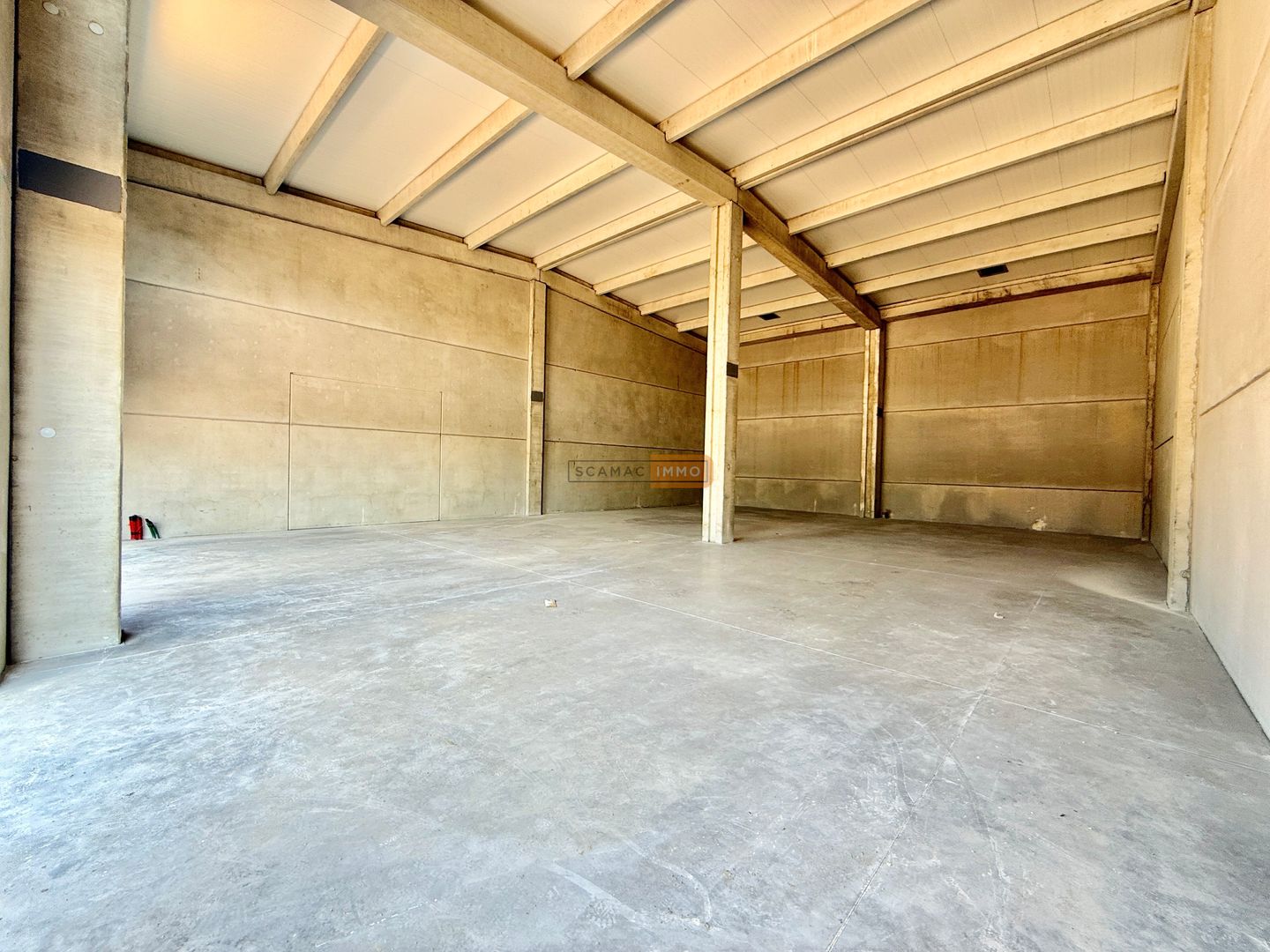 entrepôt de 272m², Le Muy (Var)