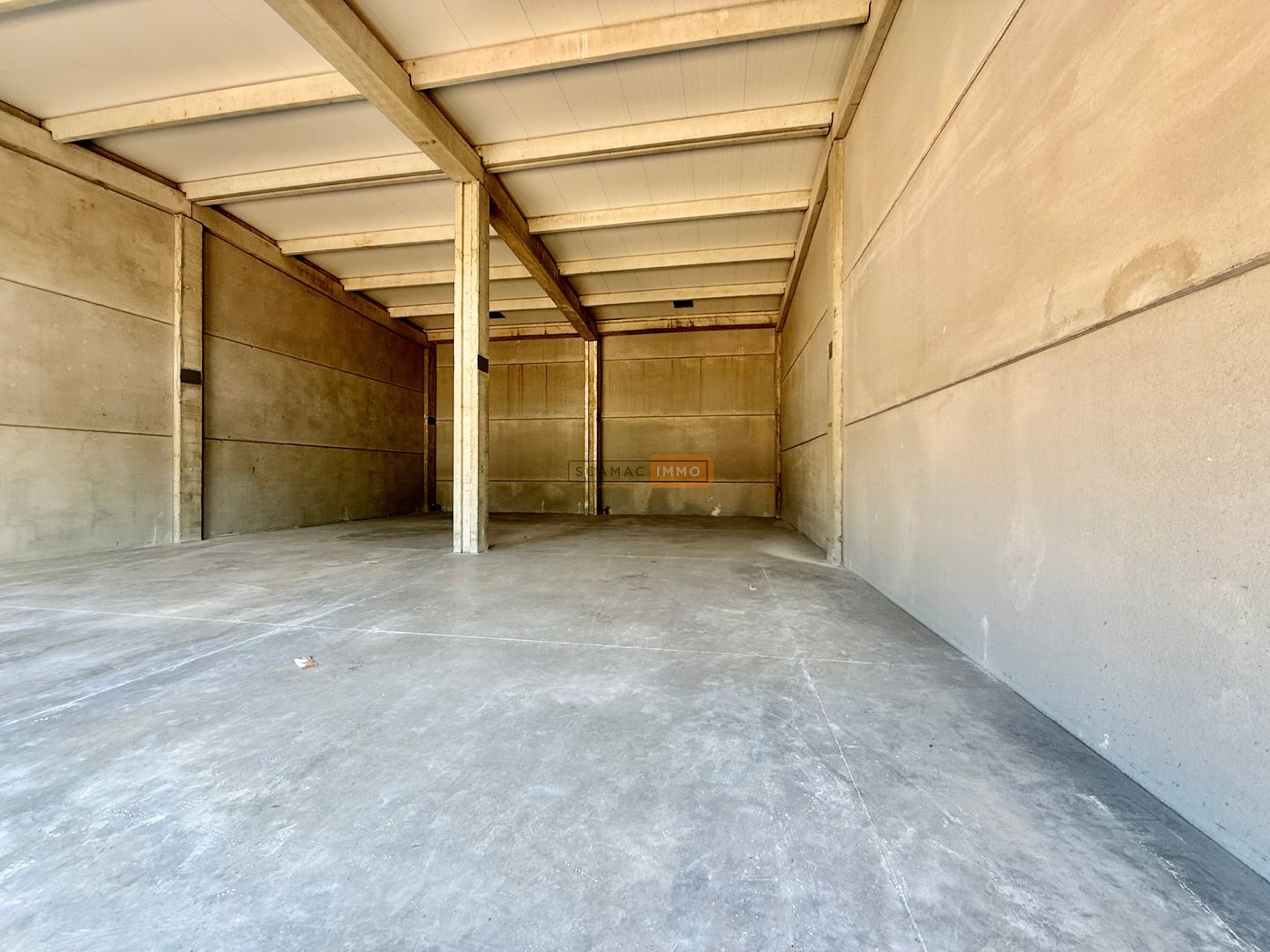 entrepôt de 272m², Le Muy (Var)