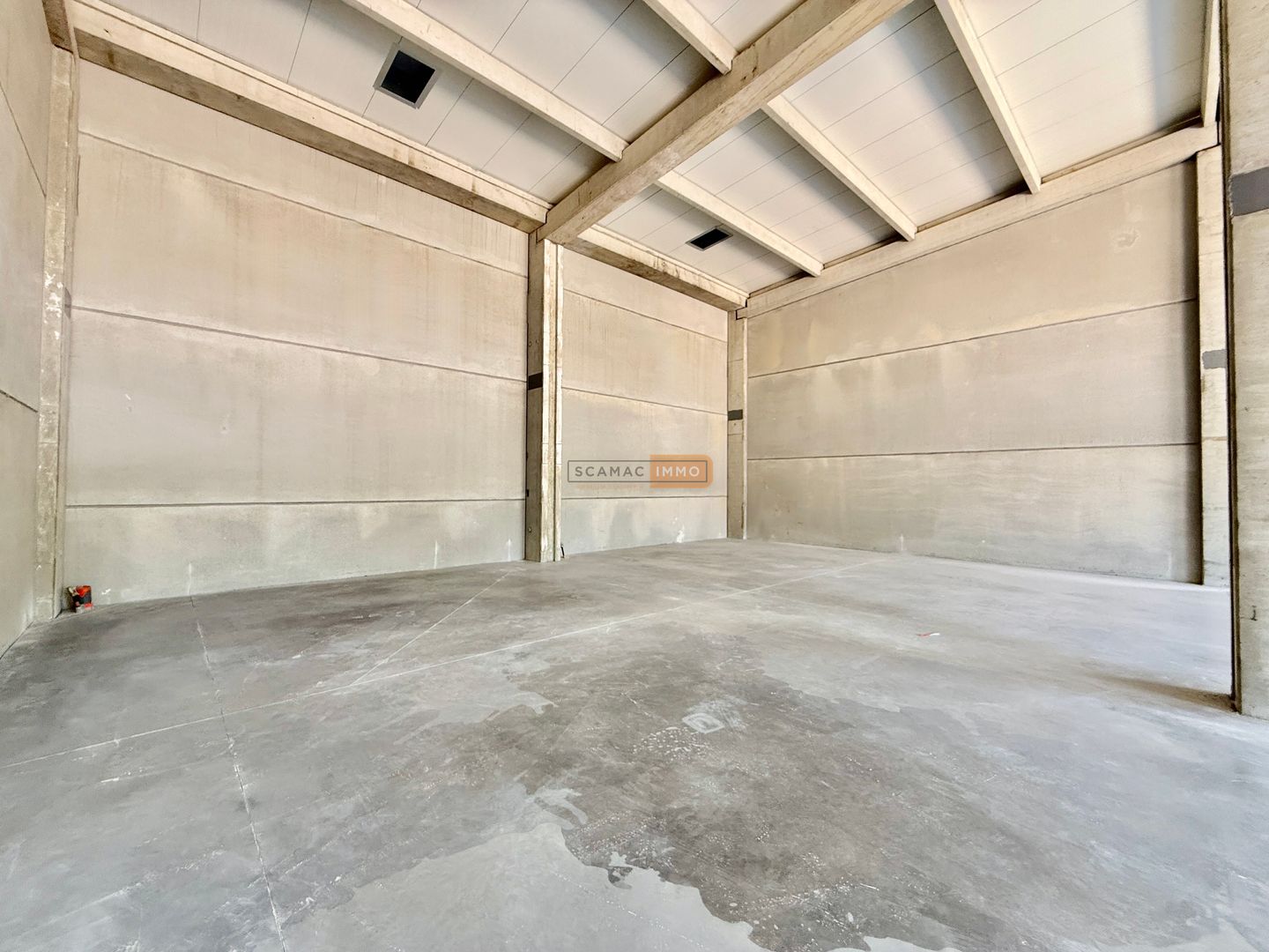 entrepôt de 272m², Le Muy (Var)