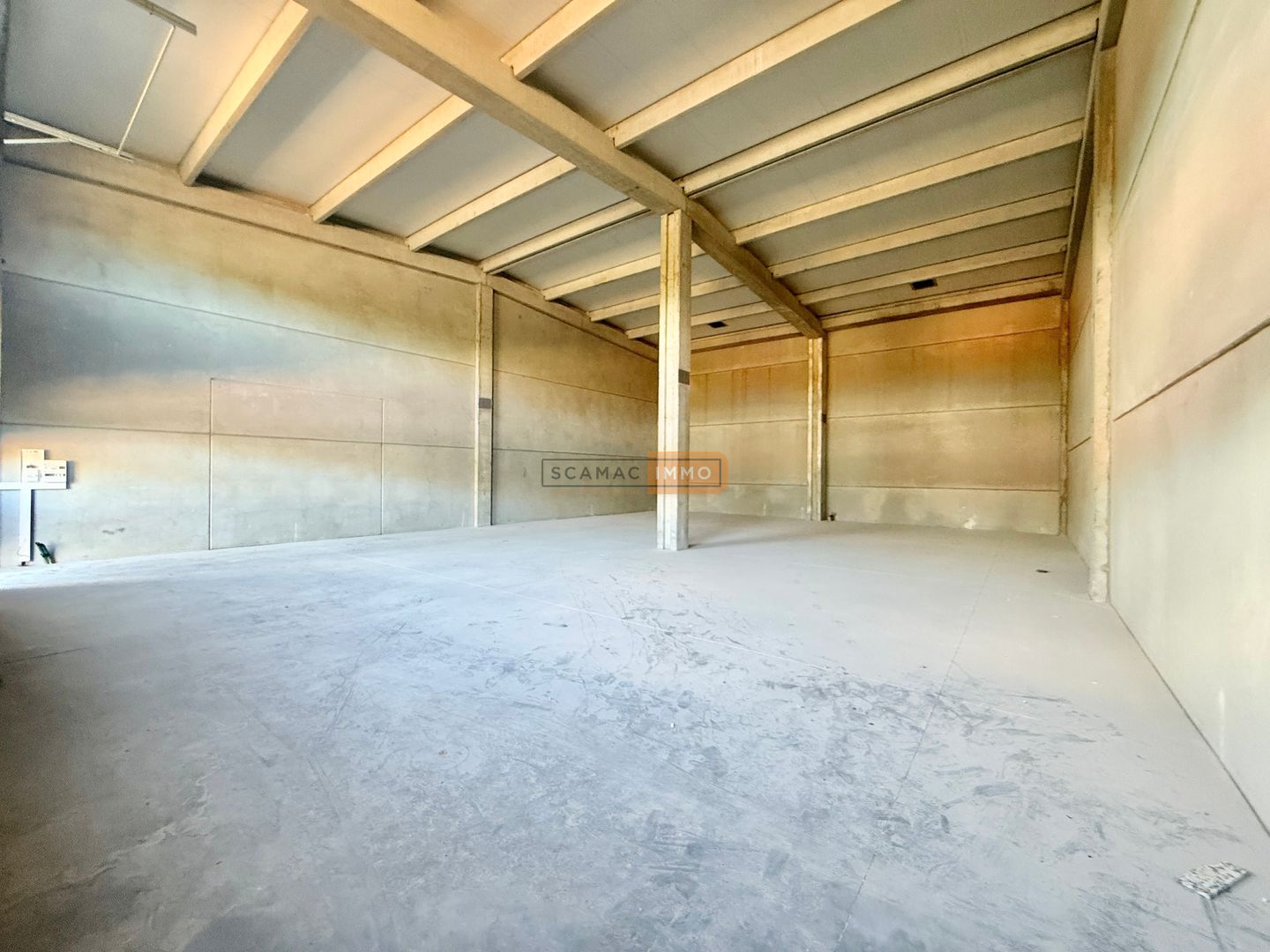 entrepôt de 272m², Le Muy (Var)