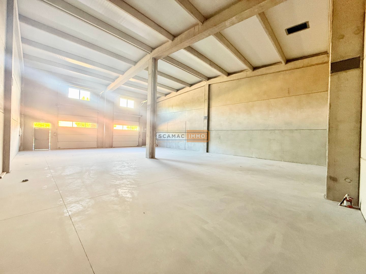 entrepôt de 272m², Le Muy (Var)