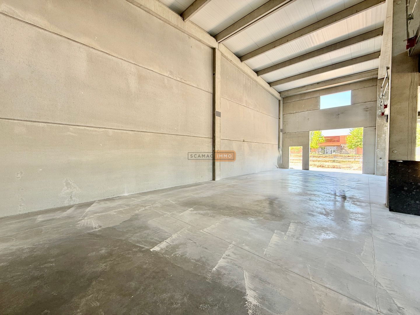 entrepôt de 410m², Le Muy (Var)