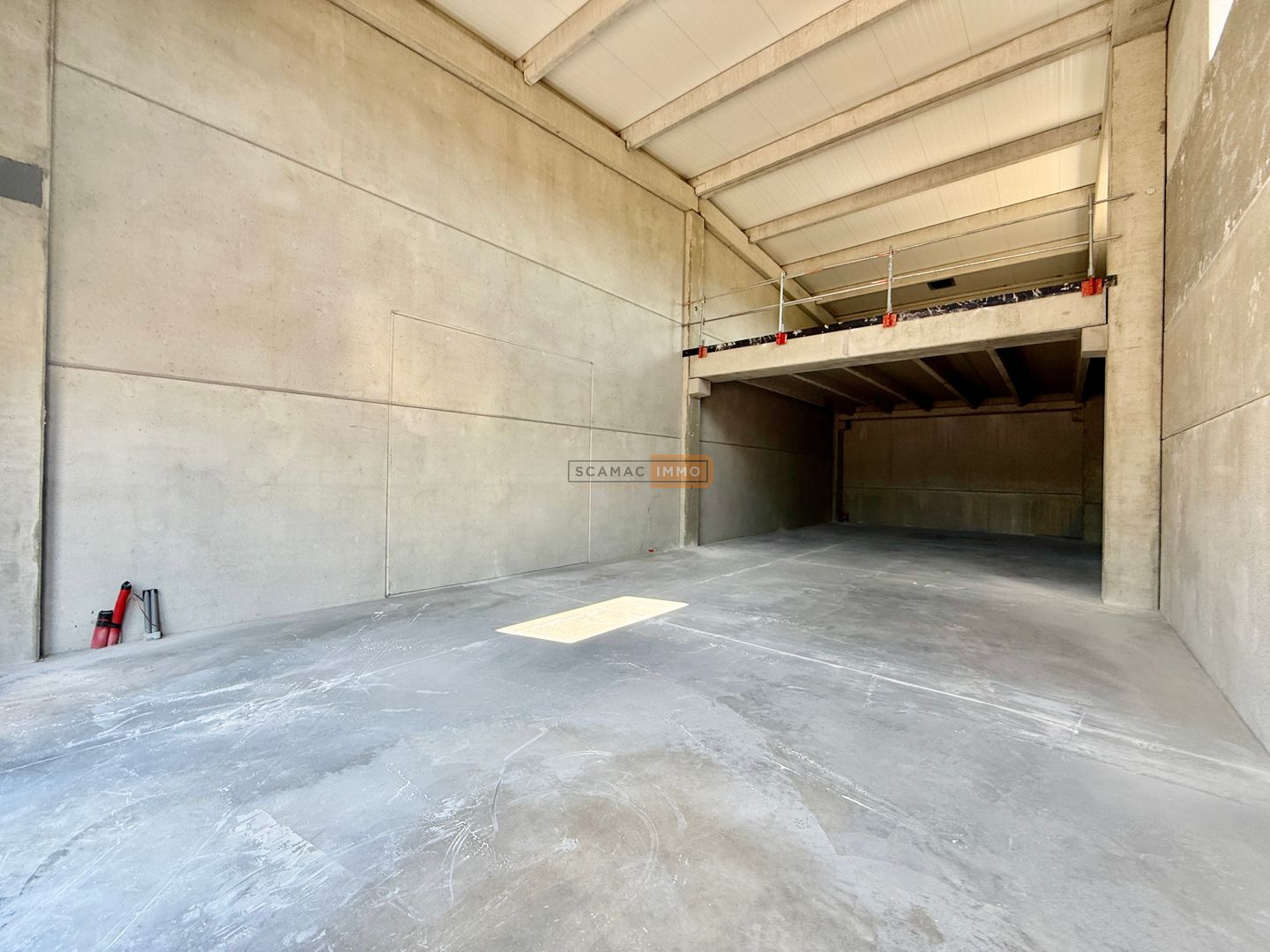 entrepôt de 217m², Le Muy (Var)
