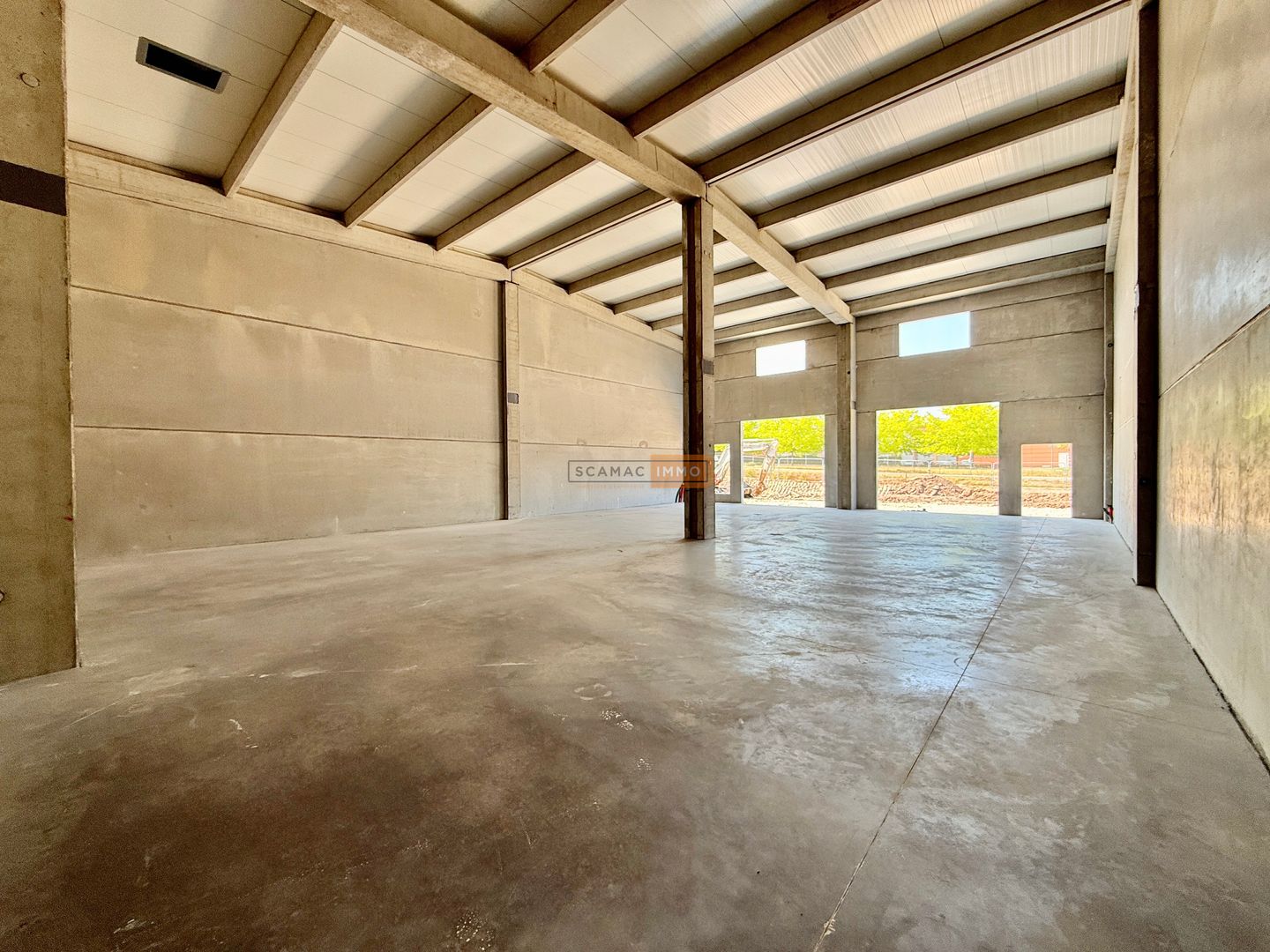 entrepôt de 756m², Le Muy (Var)