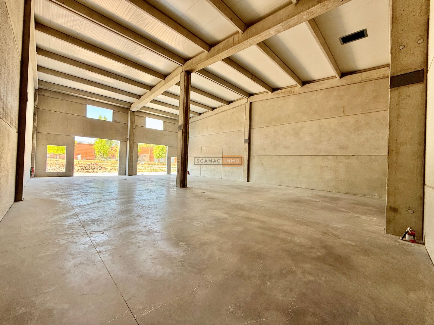 entrepôt de 756m², Le Muy (Var)
