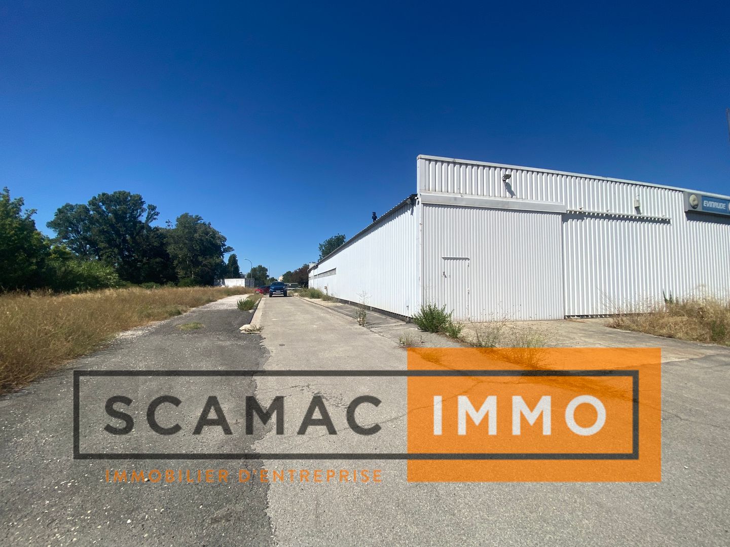 local commercial de 600m², Le Pontet (Vaucluse)