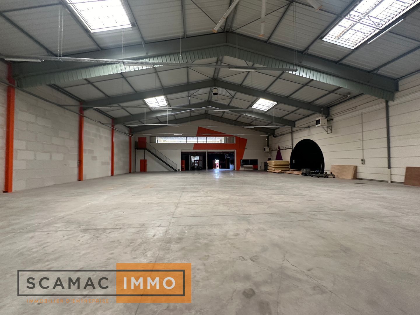 entrepôt de 2 595m², Courcouronnes (Essonne)