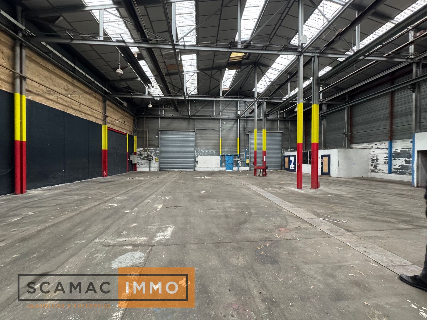 entrepôt de 1 600m², Corbeil-Essonnes (Essonne)