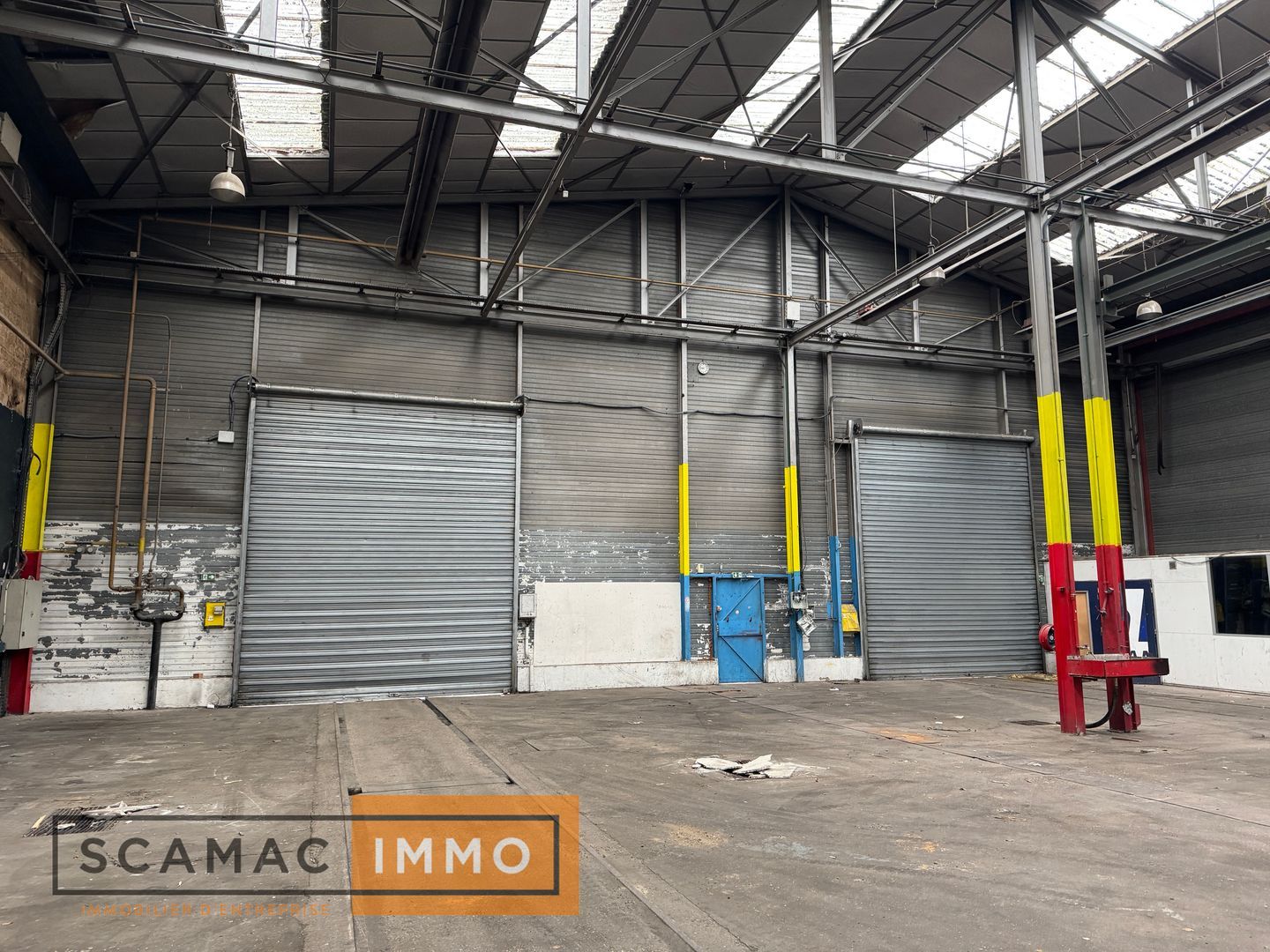 entrepôt de 1 600m², Corbeil-Essonnes (Essonne)