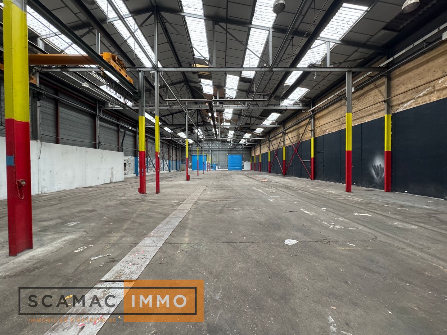 entrepôt de 1 600m², Corbeil-Essonnes (Essonne)