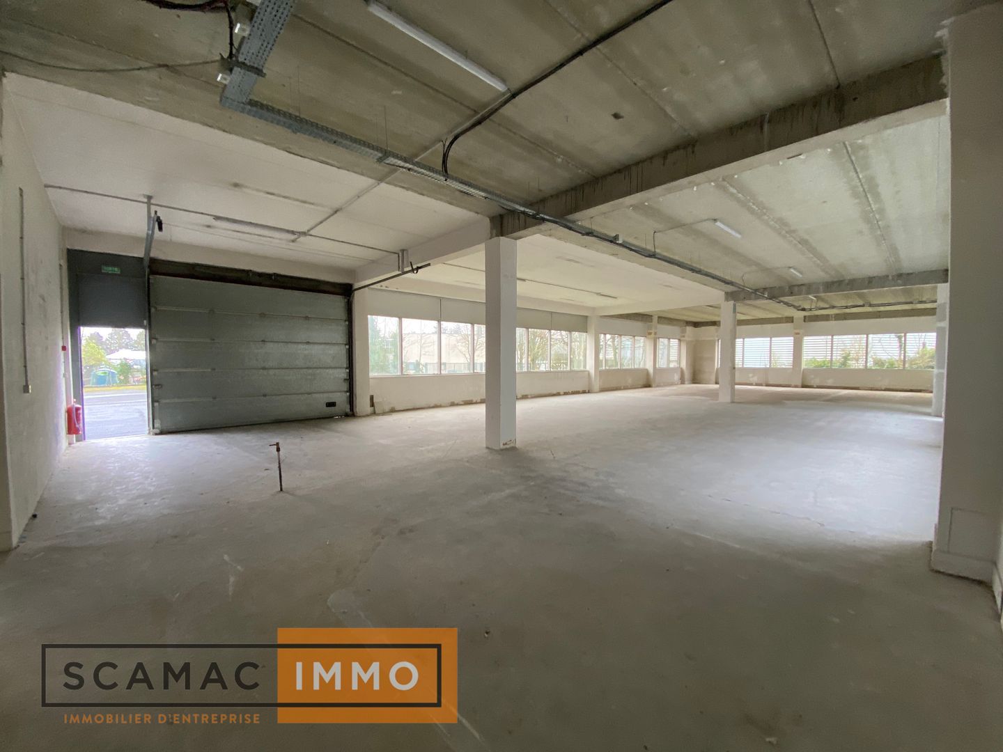 local d'activités de 1 056m², Les Ulis (Essonne)
