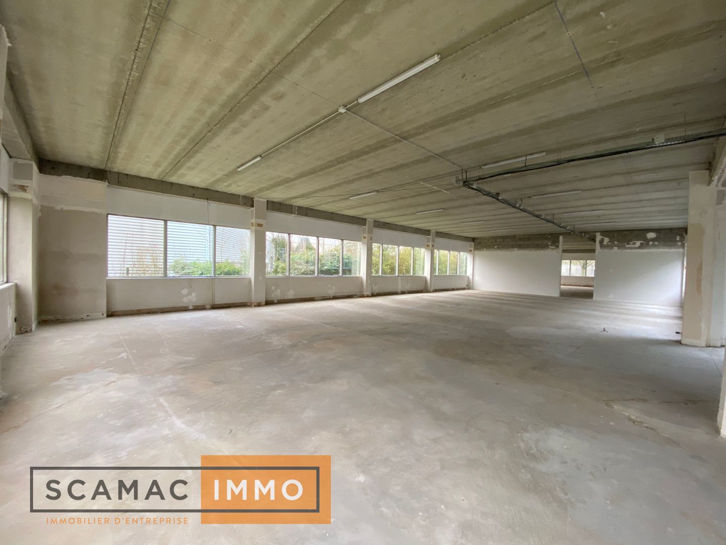 local d'activités de 1 056m², Les Ulis (Essonne)
