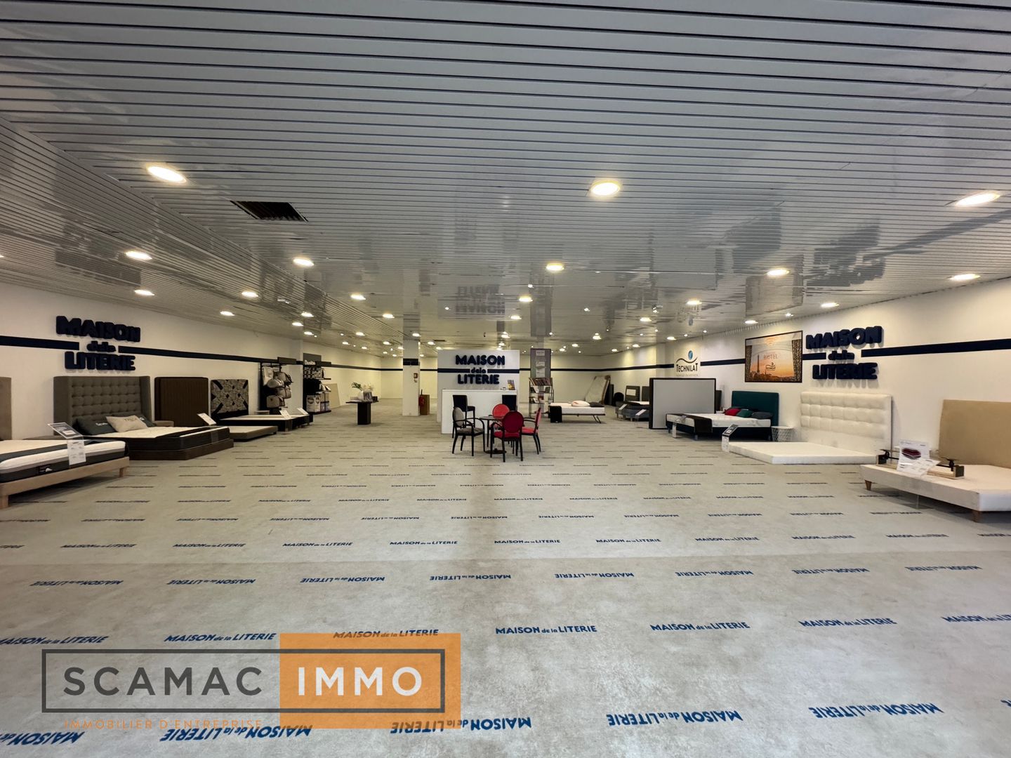 Local commercial de 1 147 m², Pringy