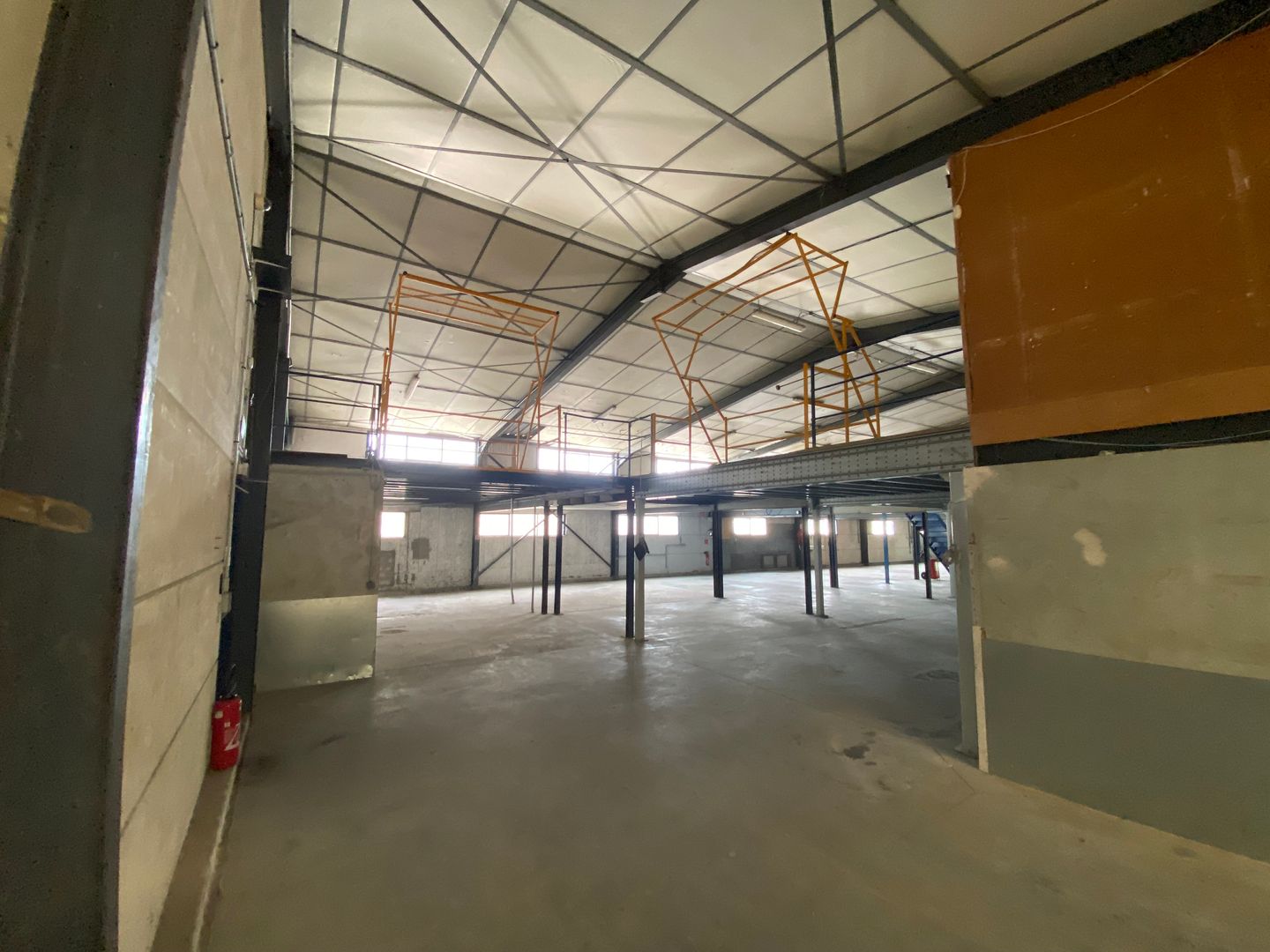 entrepôt de 1 890m², La Farlède (Var)