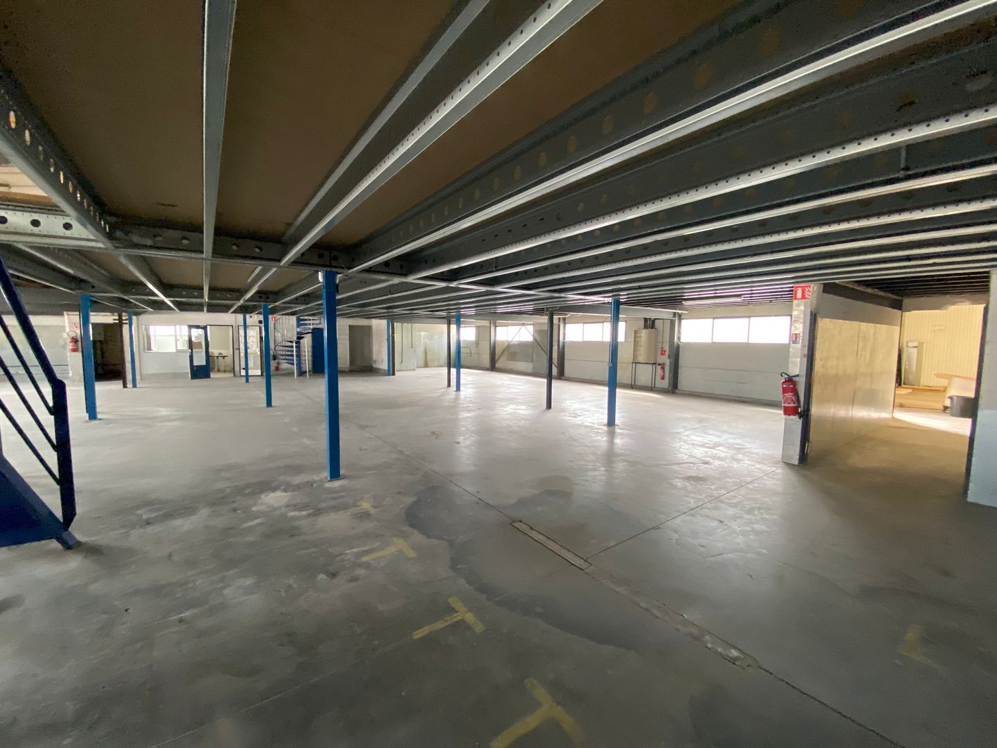 entrepôt de 1 890m², La Farlède (Var)