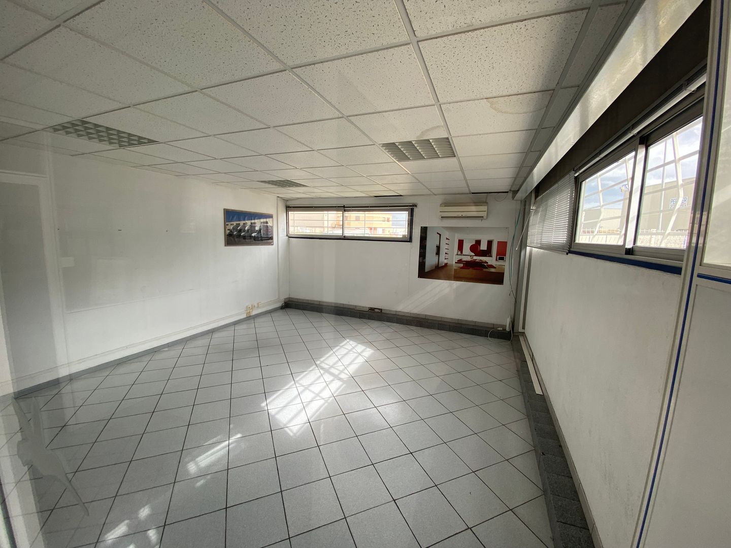 entrepôt de 1 890m², La Farlède (Var)