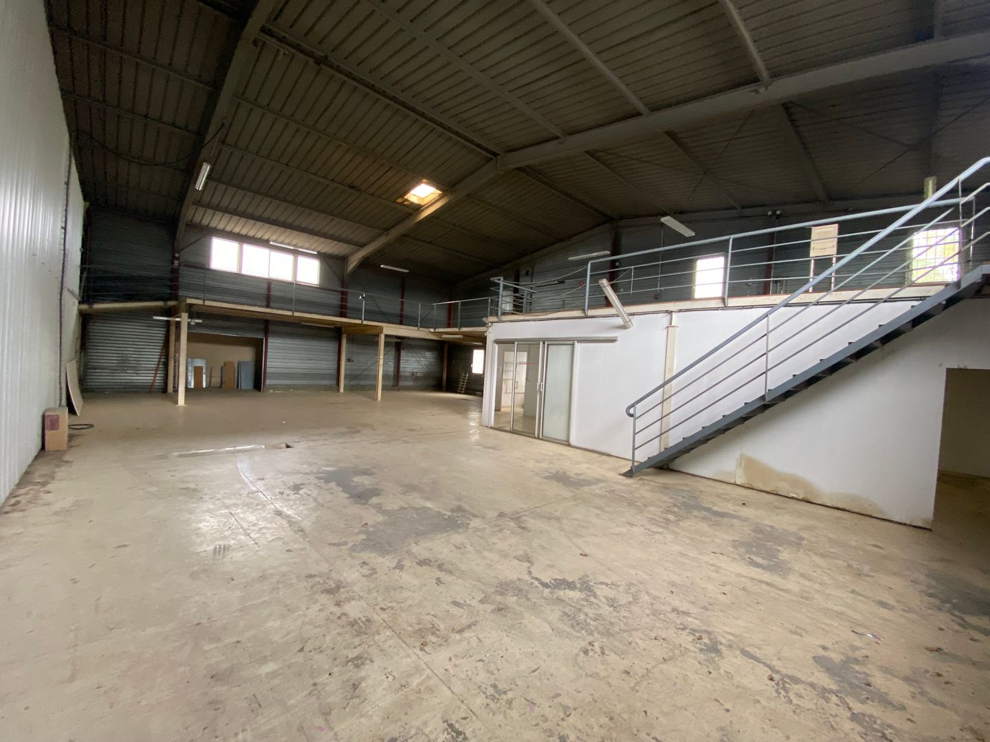 entrepôt de 1 882m², La Farlède (Var)