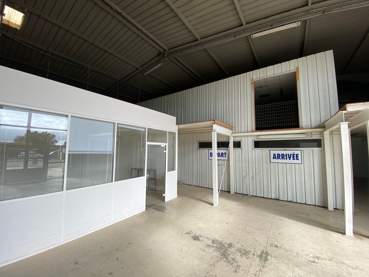 entrepôt de 1 882m², La Farlède (Var)