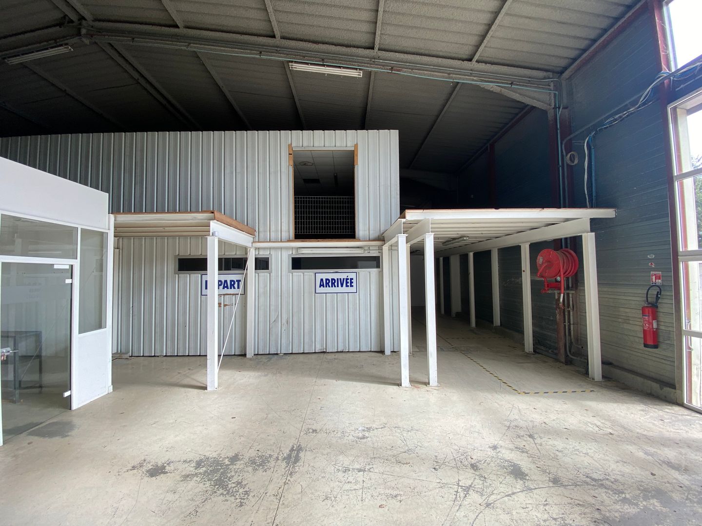 entrepôt de 1 882m², La Farlède (Var)