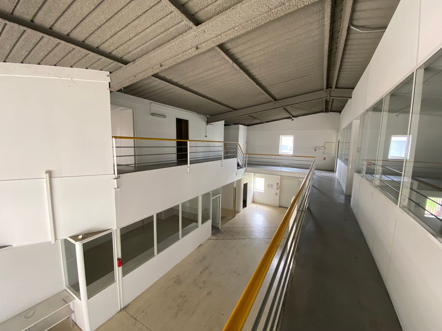 entrepôt de 1 882m², La Farlède (Var)