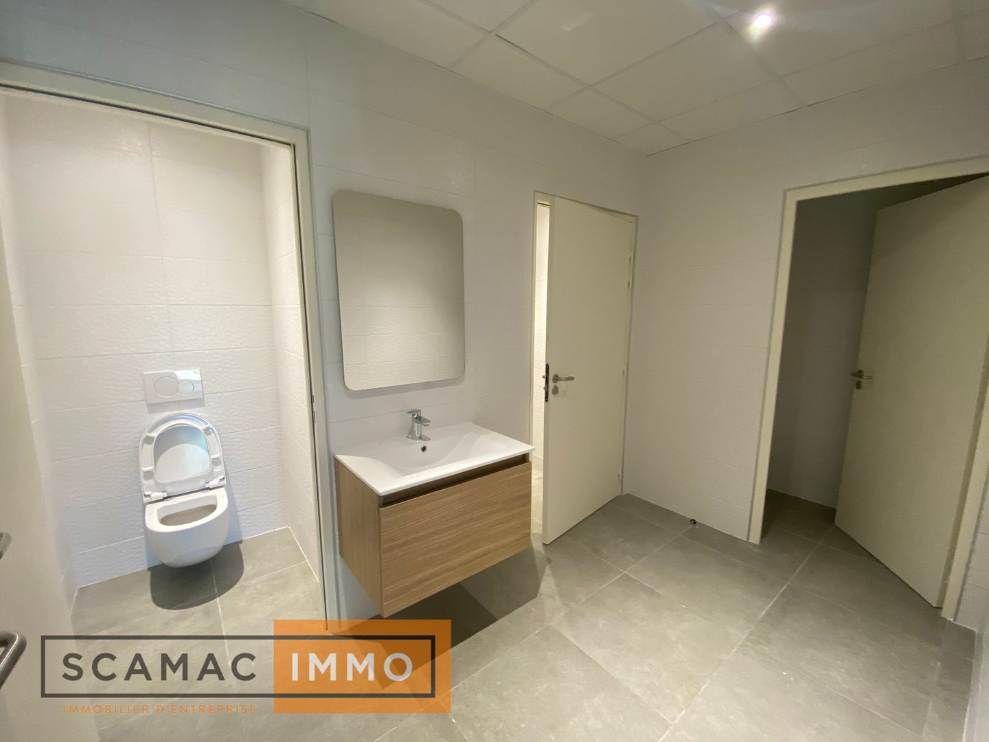 local d'activités de 1 030m², Saint-Pierre-du-Perray (Essonne)