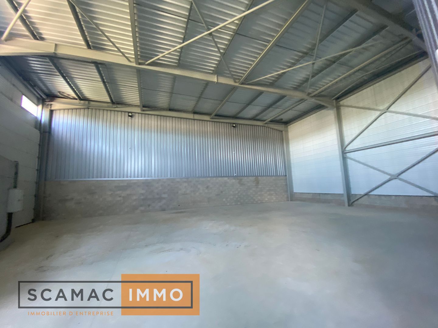 local d'activités de 1 030m², Saint-Pierre-du-Perray (Essonne)