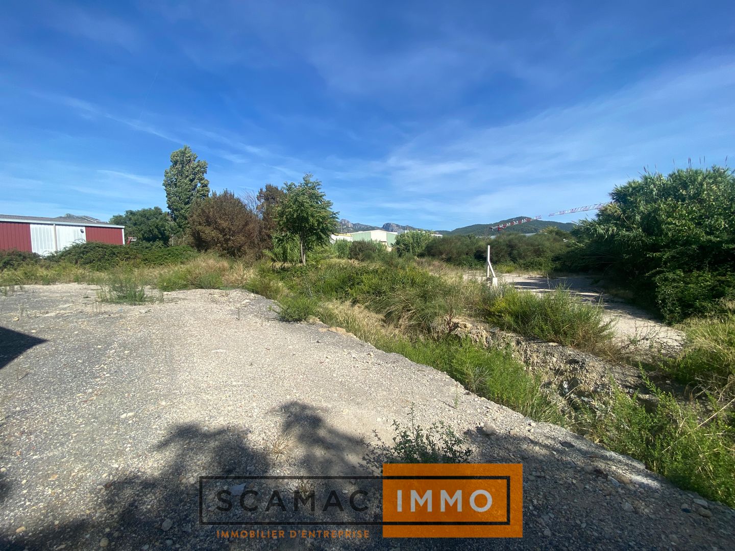 locaux mixtes de 780m², Aubagne (Bouches-du-Rhône)