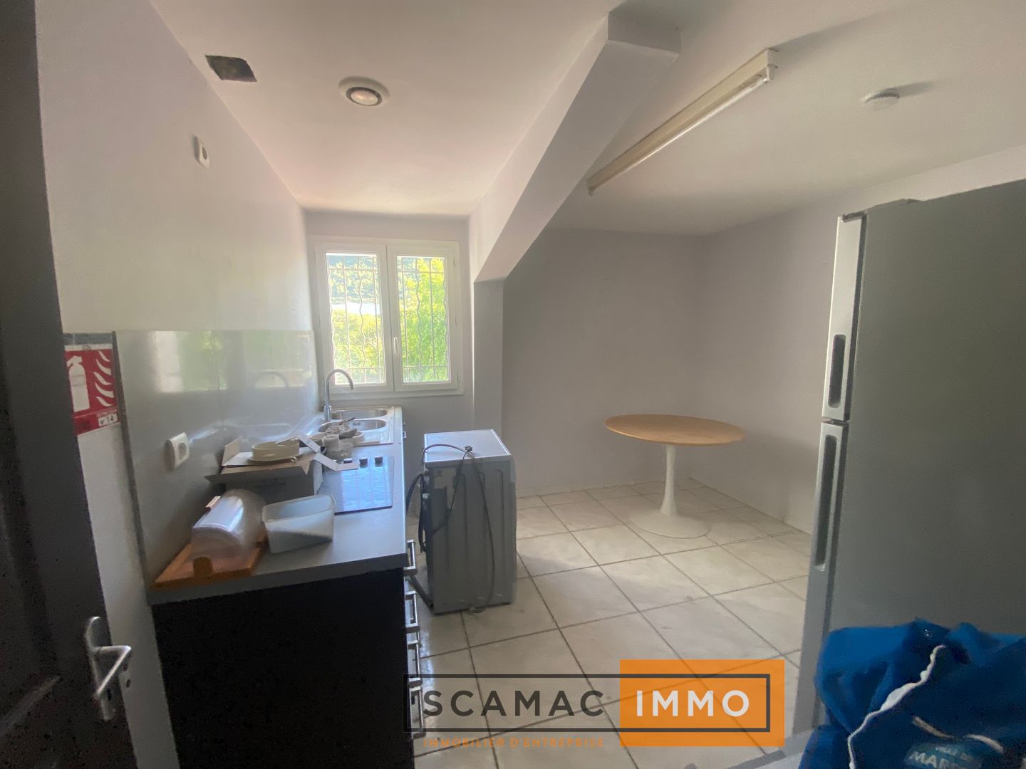 locaux mixtes de 780m², Aubagne (Bouches-du-Rhône)