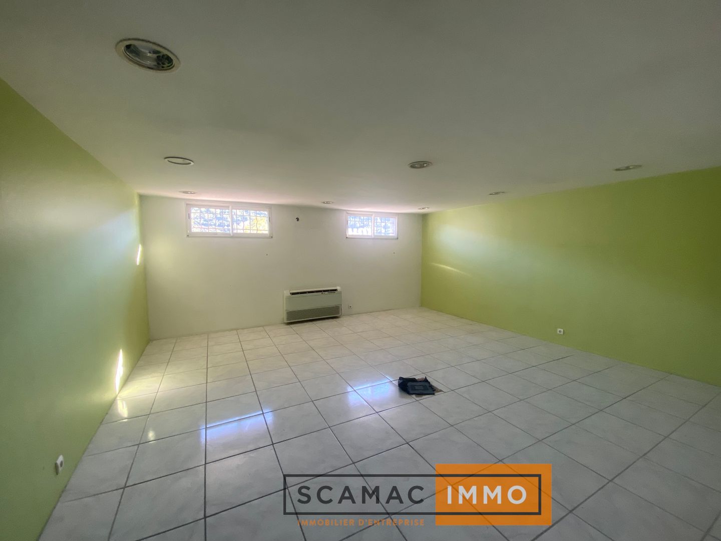 locaux mixtes de 780m², Aubagne (Bouches-du-Rhône)