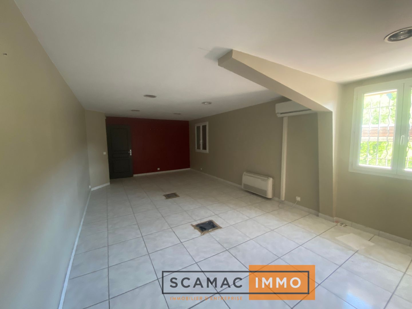 locaux mixtes de 780m², Aubagne (Bouches-du-Rhône)
