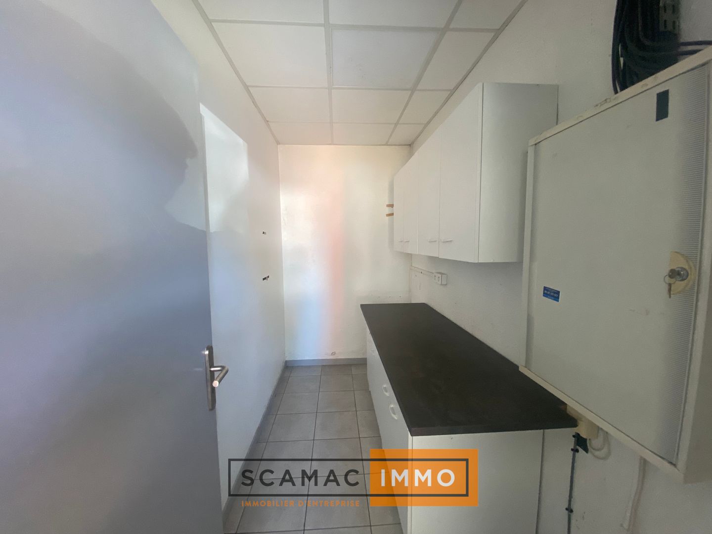 local d'activités de 200m², Gémenos (Bouches-du-Rhône)