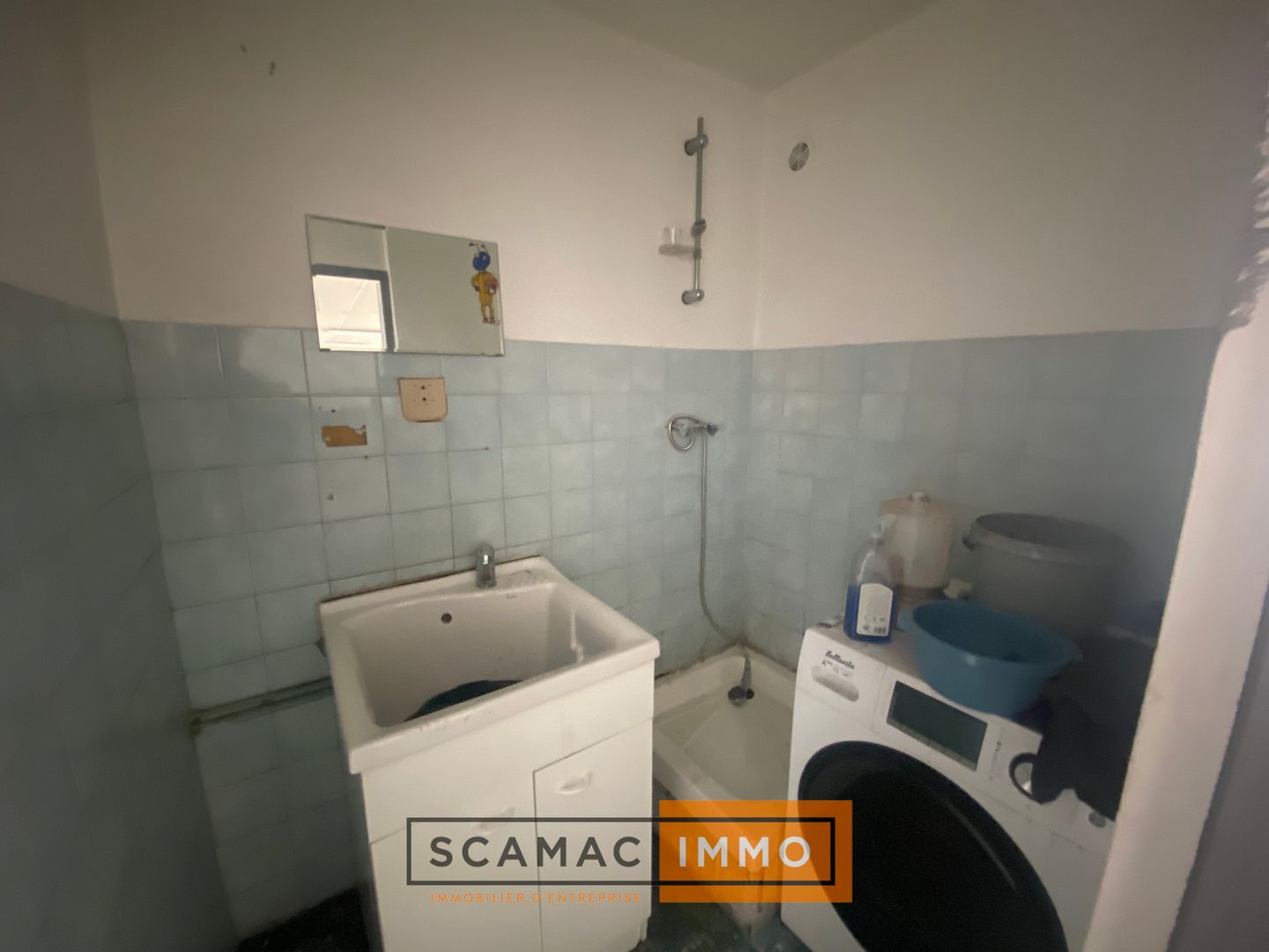 local d'activités de 200m², Gémenos (Bouches-du-Rhône)