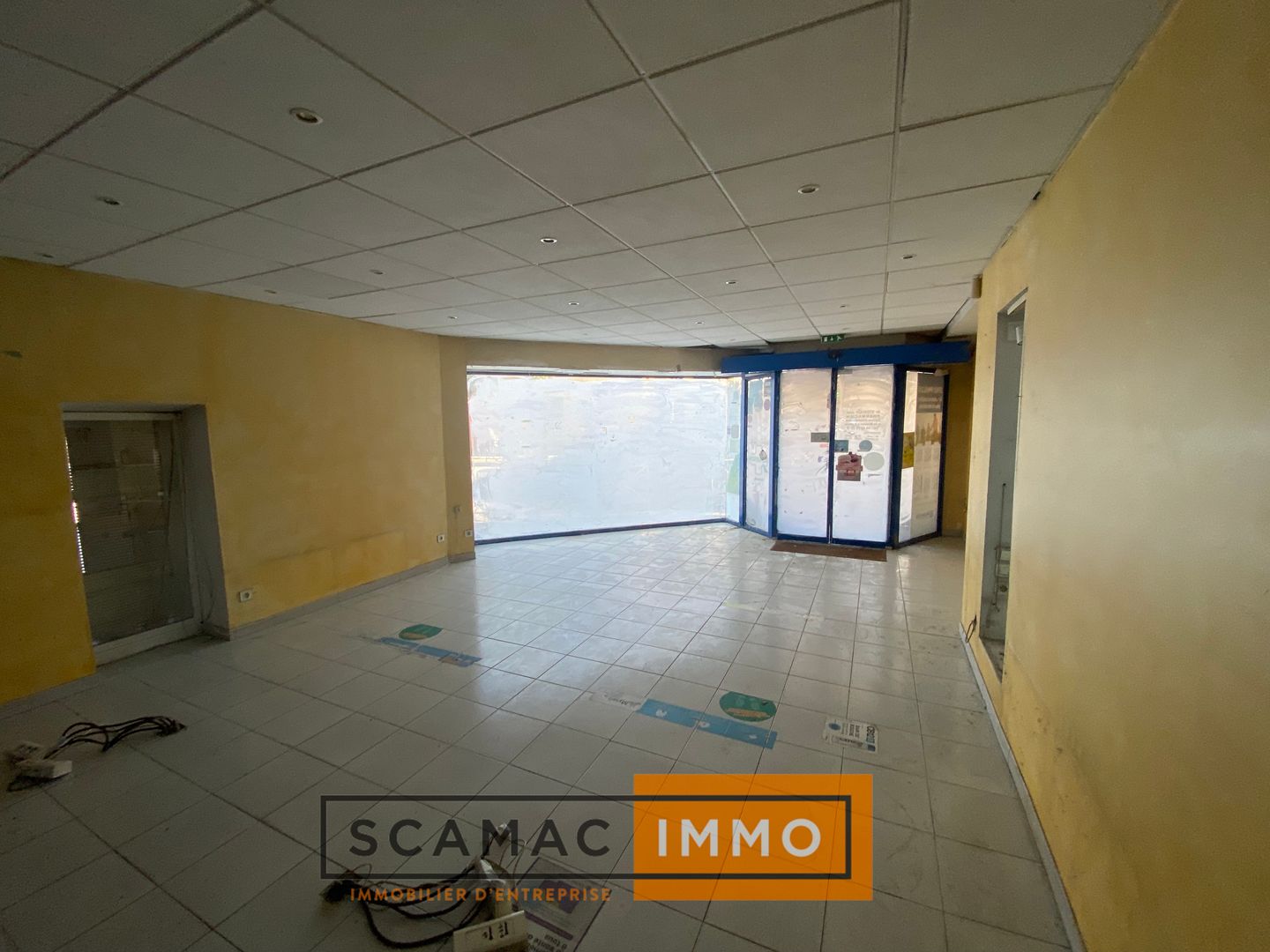local commercial de 53m², Roquefort-la-Bédoule (Bouches-du-Rhône)