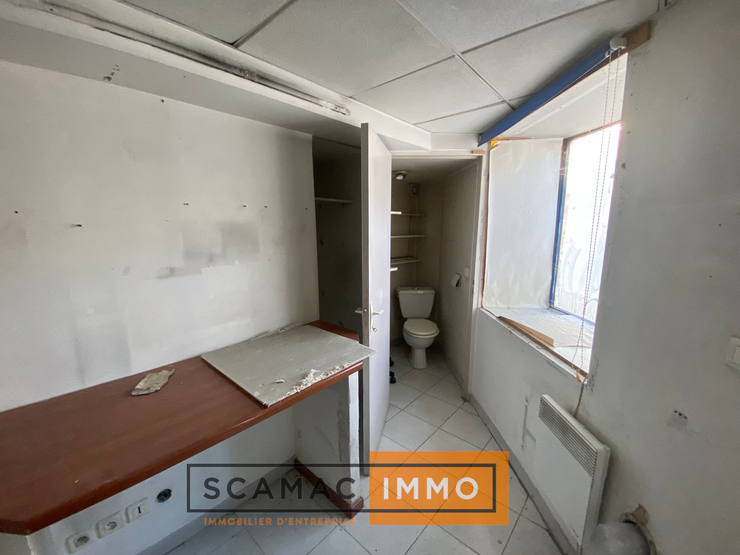 local commercial de 53m², Roquefort-la-Bédoule (Bouches-du-Rhône)