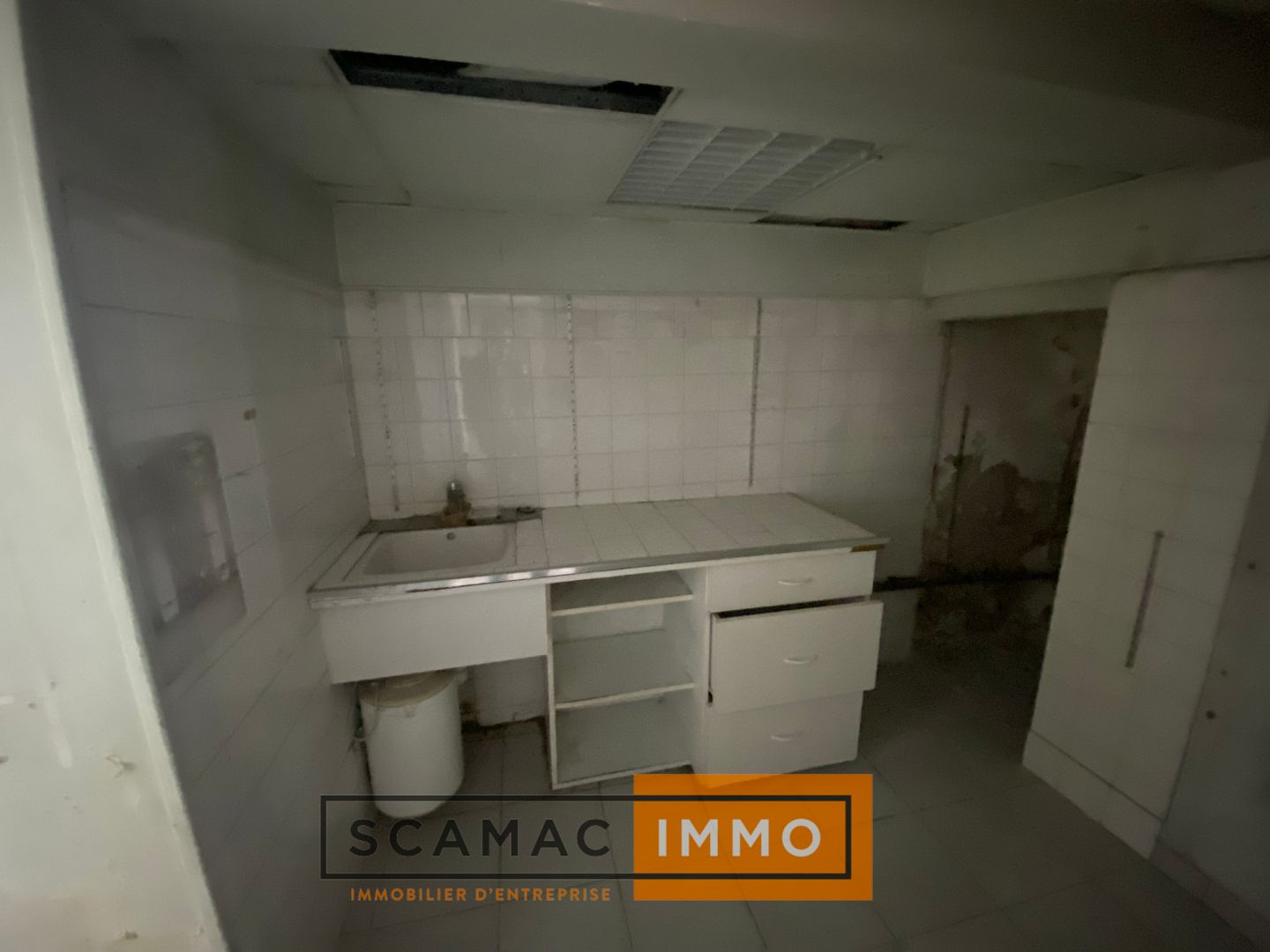 local commercial de 53m², Roquefort-la-Bédoule (Bouches-du-Rhône)