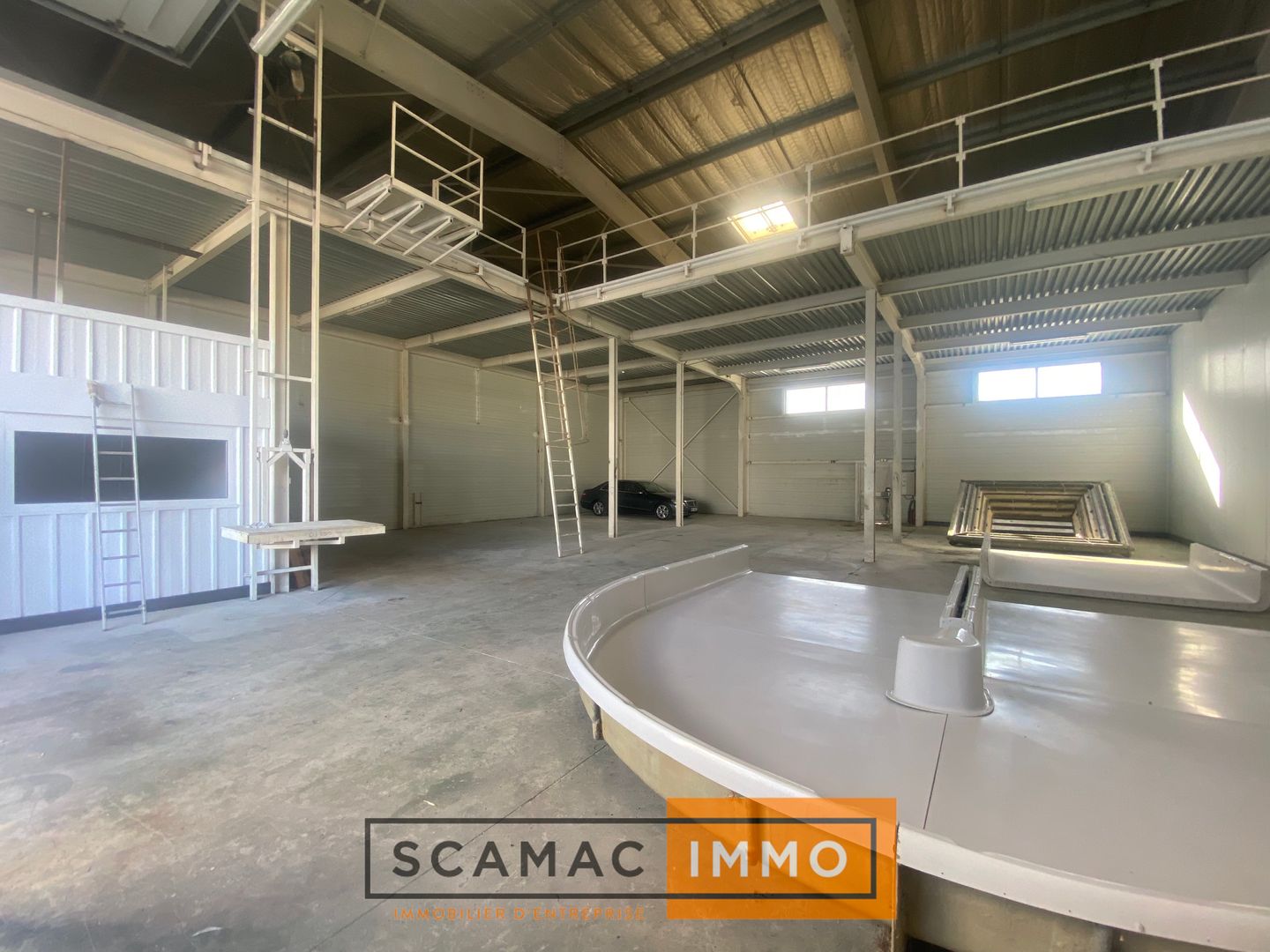 local d'activités de 667m², Gémenos (Bouches-du-Rhône)