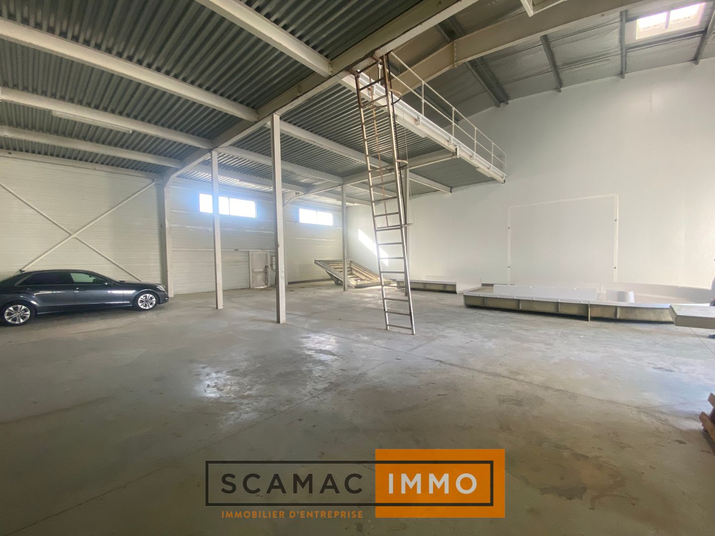 local d'activités de 667m², Gémenos (Bouches-du-Rhône)