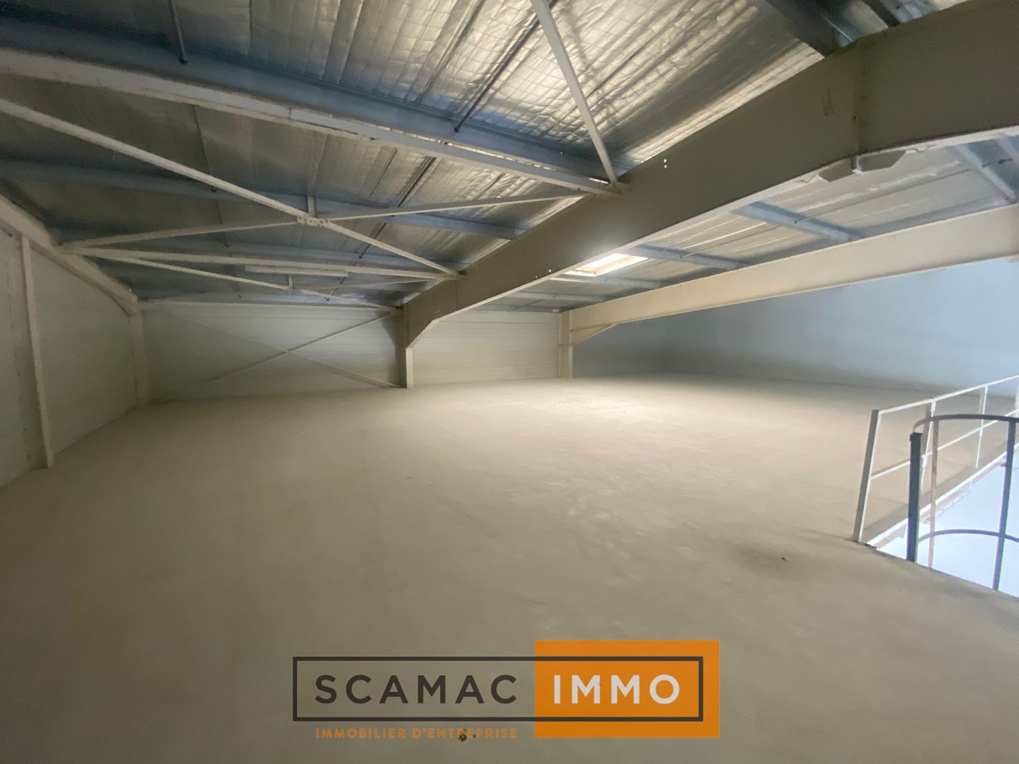 local d'activités de 667m², Gémenos (Bouches-du-Rhône)