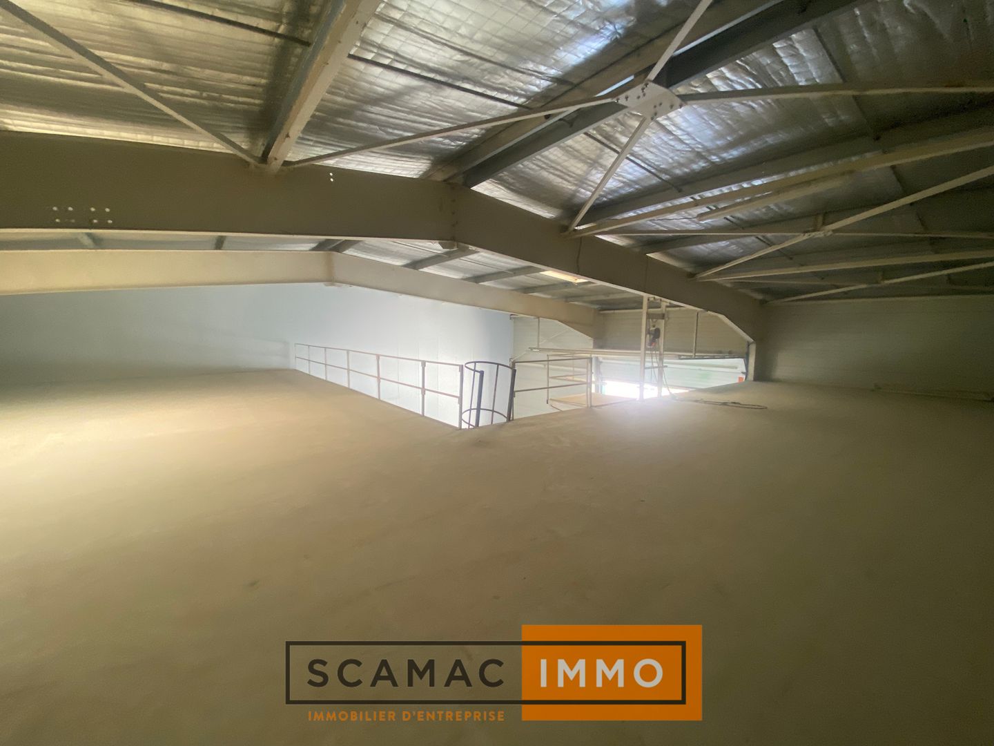 local d'activités de 667m², Gémenos (Bouches-du-Rhône)