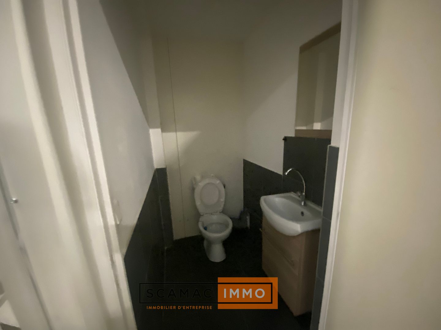 local d'activités de 278m², Gémenos (Bouches-du-Rhône)