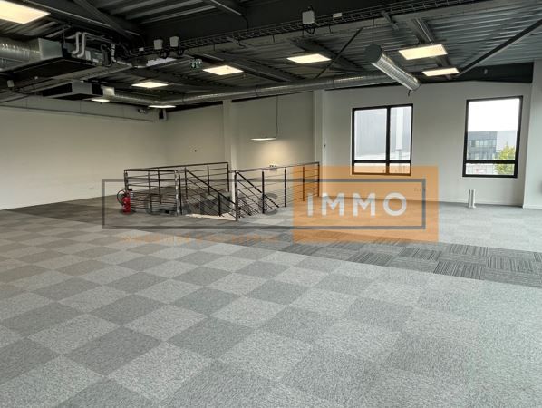 entrepôt de 2&nbsp;925m², Collégien (Seine-et-Marne)