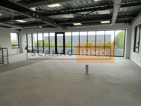 entrepôt de 2&nbsp;925m², Collégien (Seine-et-Marne)