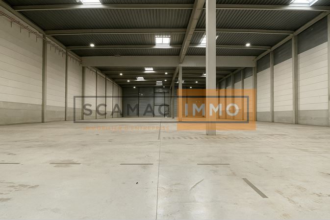 entrepôt de 2&nbsp;925m², Collégien (Seine-et-Marne)